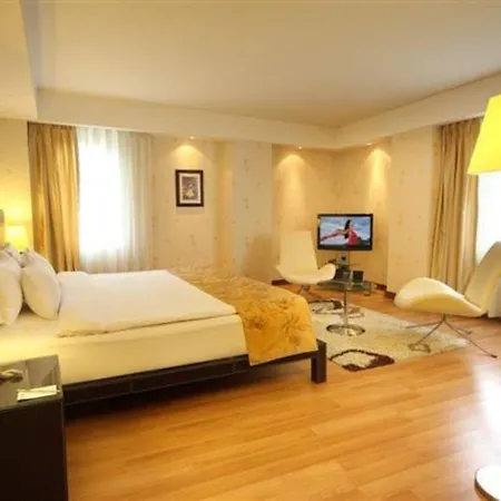 Hotel Cartoon 4*