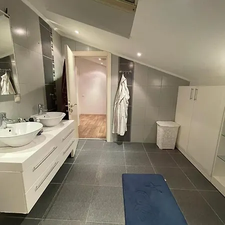Private Near The Sea,4+1,pools,sauna,jacuzzi Villa