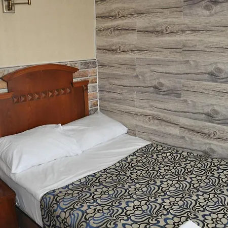 Hotel Red Rose *
