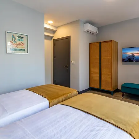 Parrot Hotel 2*