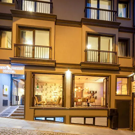 Parrot Hotel 2*