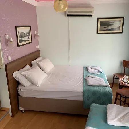 Emagine Auberge de jeunesse *