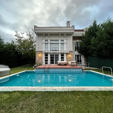 Private Near The Sea,4+1,pools,sauna,jacuzzi Istanbul