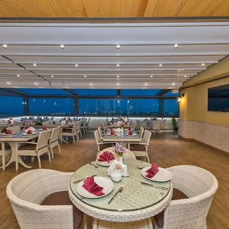 Hotel Selenay & 3*