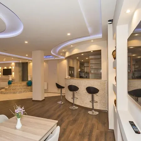 Hotel Selenay &