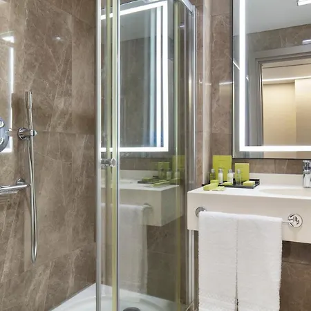Doubletree By Hilton Atasehir & Conference Centre فندق