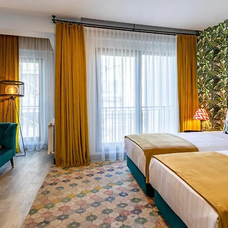 Parrot Hotel 2*