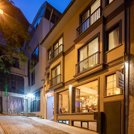 Parrot Hotel