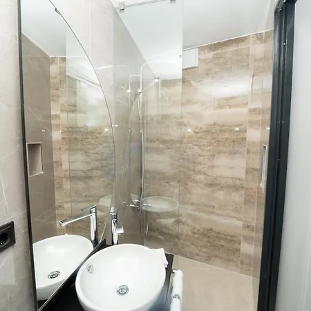 Fama Karakoey Hotel 4*
