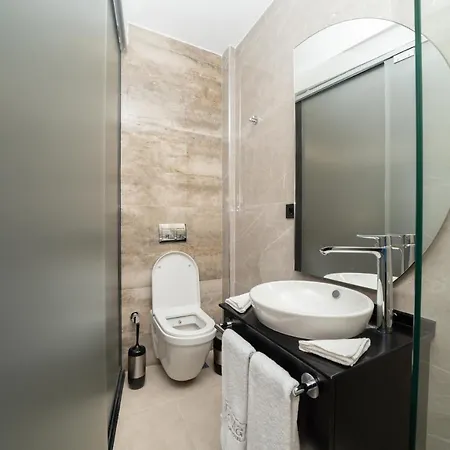 Fama Karakoey Hotel 4*