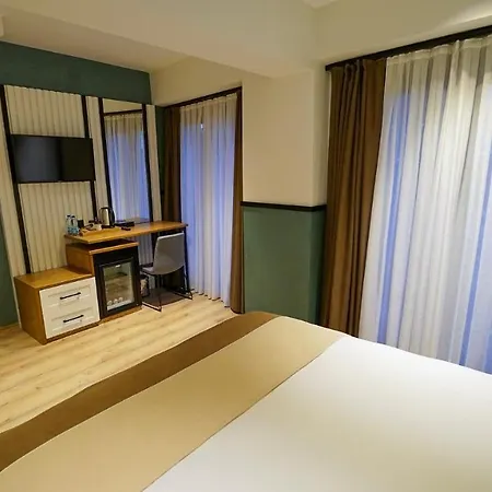 Hotel Fragments