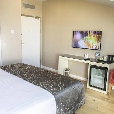 Elm Aparthotel 2*