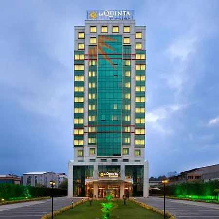 La Quinta By Wyndham Gunesli Hotell
