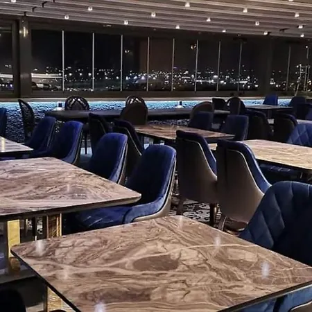 塞勒奈酒店 酒店