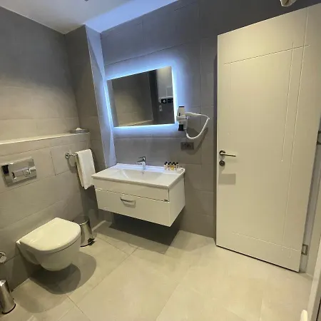 Hotel Feri 2*
