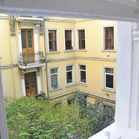 Historical 135 Sqm Near Galata Tower Appartement