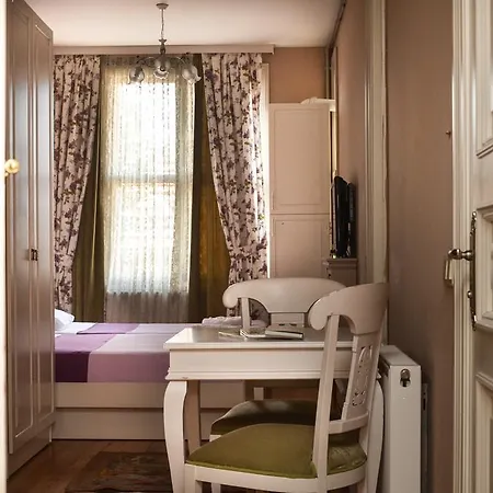 Aparthotel Omer Hayyam Suites 3*