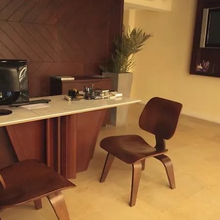 Mono Hotel 2*