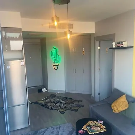 Luxury Sea Views Close The Airport Apartment