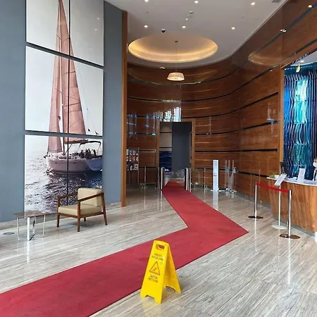 Luxury Sea Views Close The Airport *