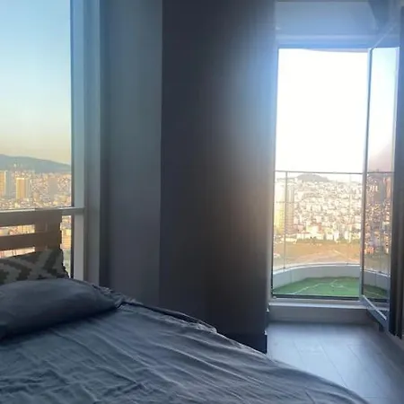 Luxury Sea Views Close The Airport Apartment