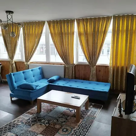 Ueskuedar Carsi Apartment *