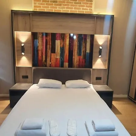 94 Aparthotel *