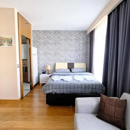 Hotel Houses Saw