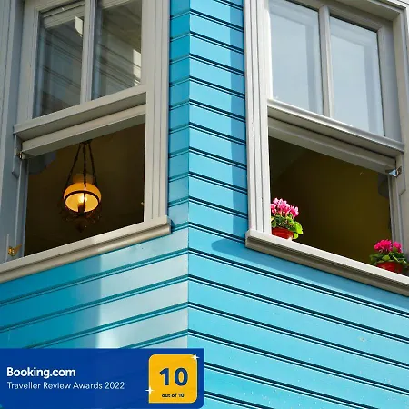 Tilas - In 19th Century Wooden Townhouse,kadikoy