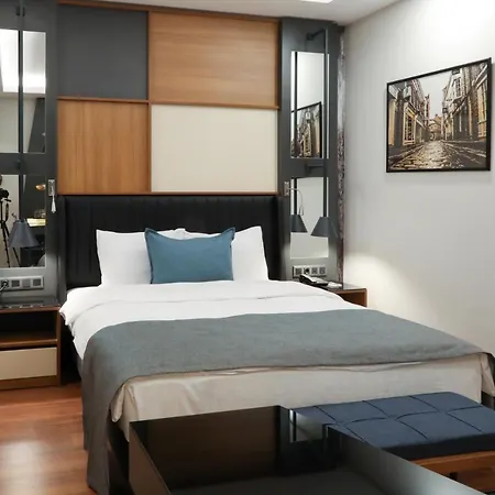 Otel Expoist 3*