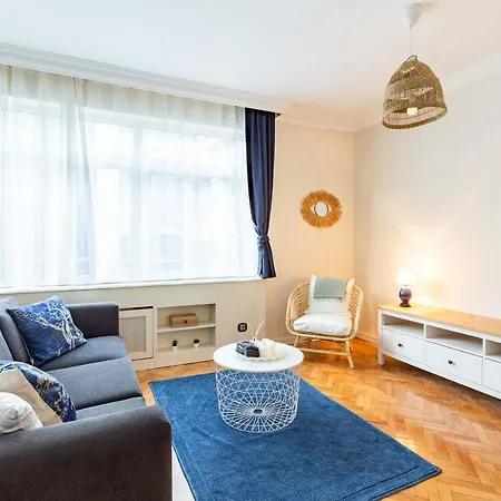 شقة Flat With Excellent Location In Tesvikiye, Sisli اسطنبول