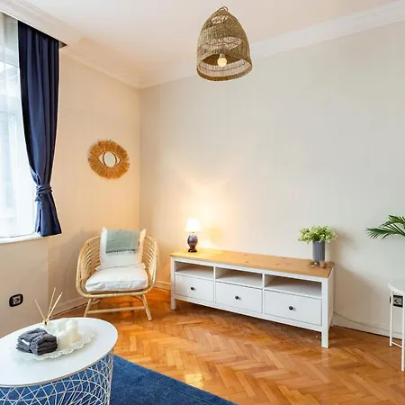 شقة Flat With Excellent Location In Tesvikiye, Sisli اسطنبول
