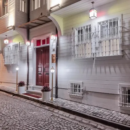 Hotel White Palace Old Boutique 5*