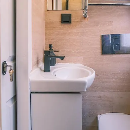 No 8 Galata Apartment *