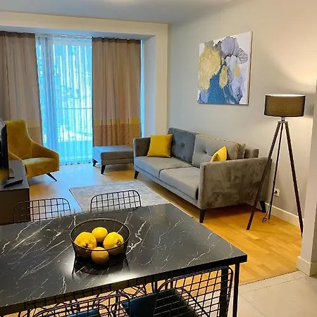 Aparthotel The Y 2*