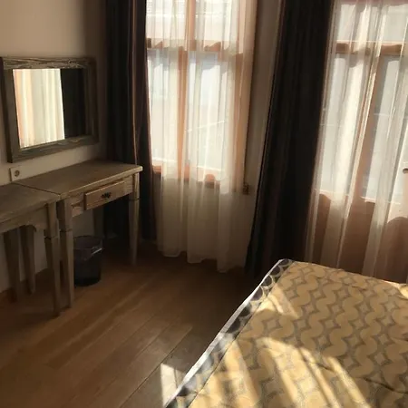 Mansion Hotel *