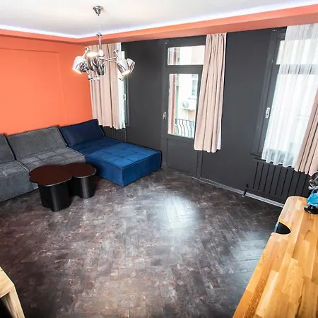 Daire Black Mansion