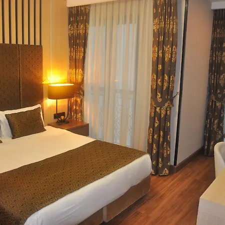 Pell Palace & Hotel 2*