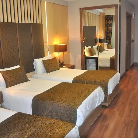 Pell Palace & Hotel 2*