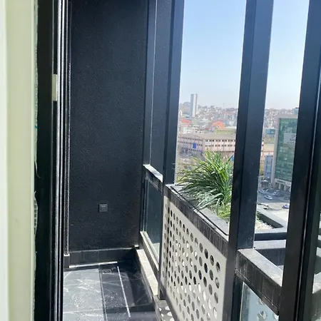 G Tower Apartment *