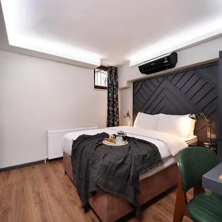 Hotel Xenia 3*