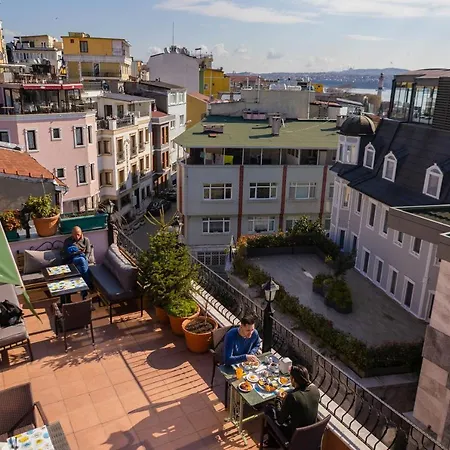 Agora Hotel 3*