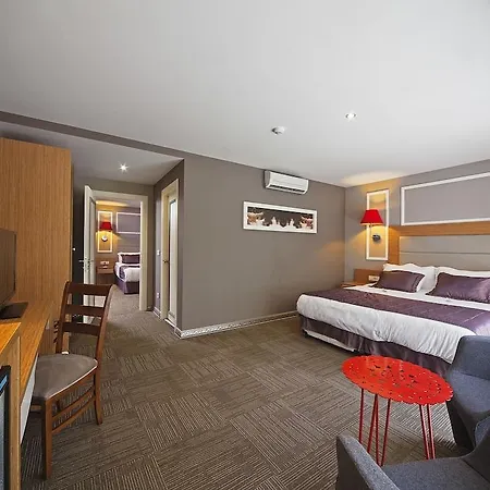 Hotel Seasons