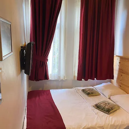 Hotel Corner Hot 3*