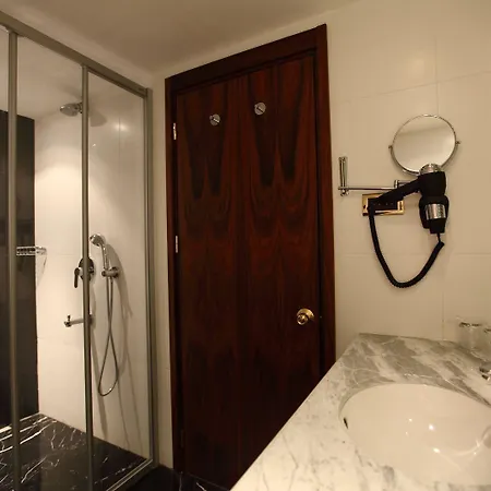 Hotel Victory &