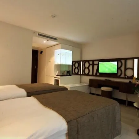 Hotel Victory &