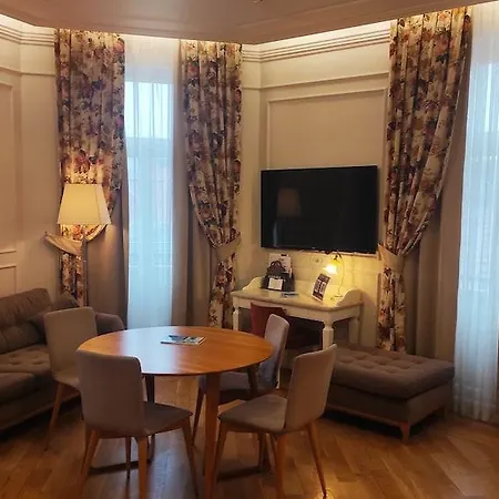 Ξενοδοχείο Corinne Art & Boutique 4*
