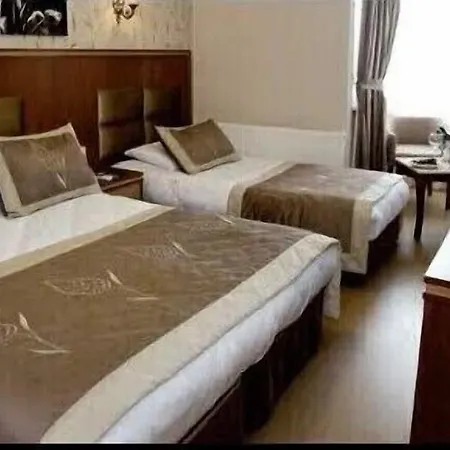 Hermanos Hotel