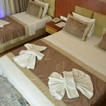Hermanos Hotel 3*