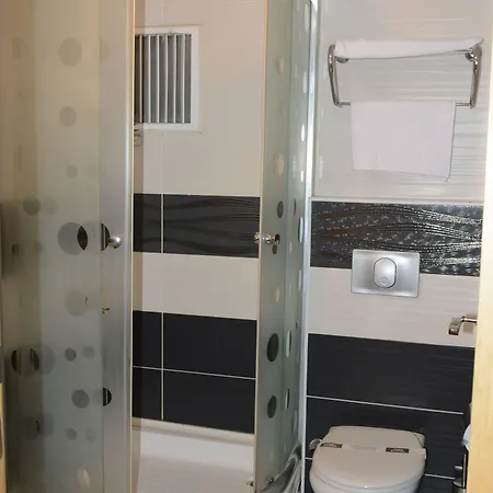 Hotel Hermanos 3*